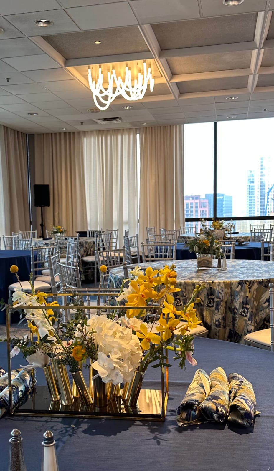 Amalfi Sapphire at a Windy City Linen event
