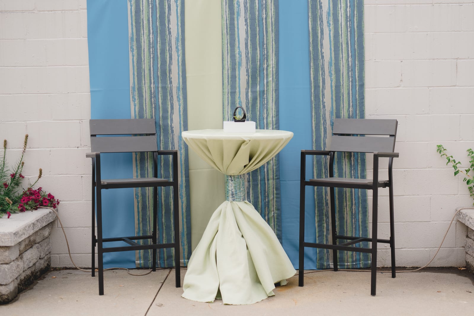 Classic Solid Apple at a Windy City Linen event