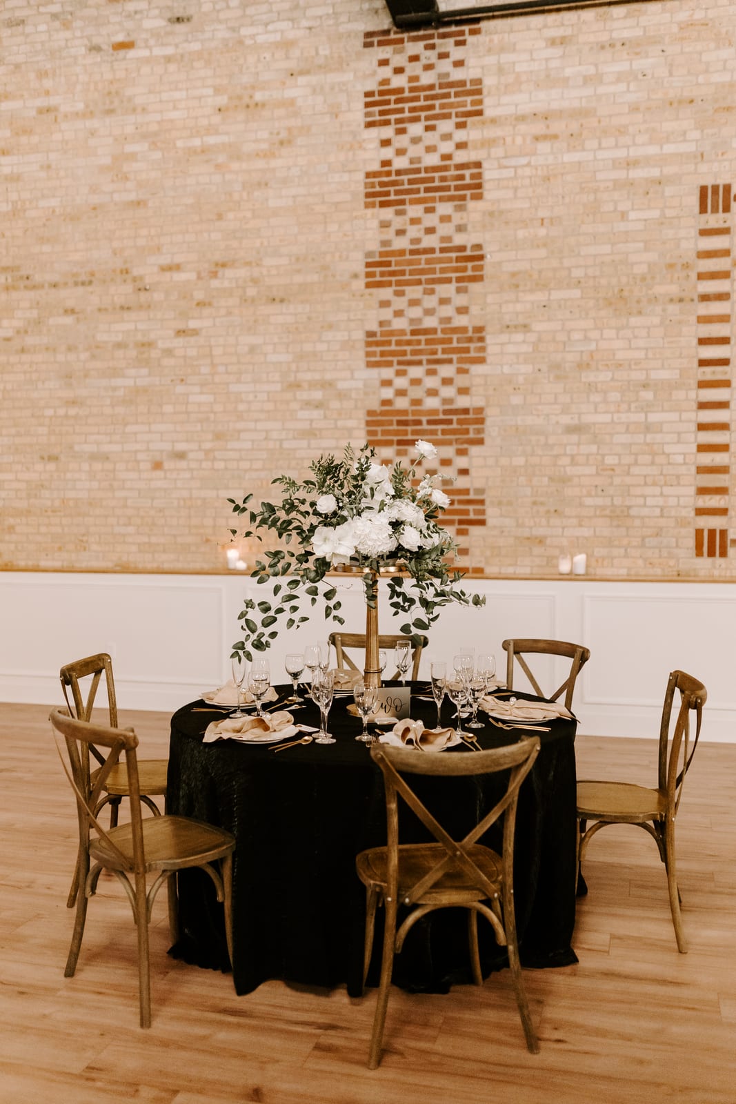 Velvet Black at a Windy City Linen event