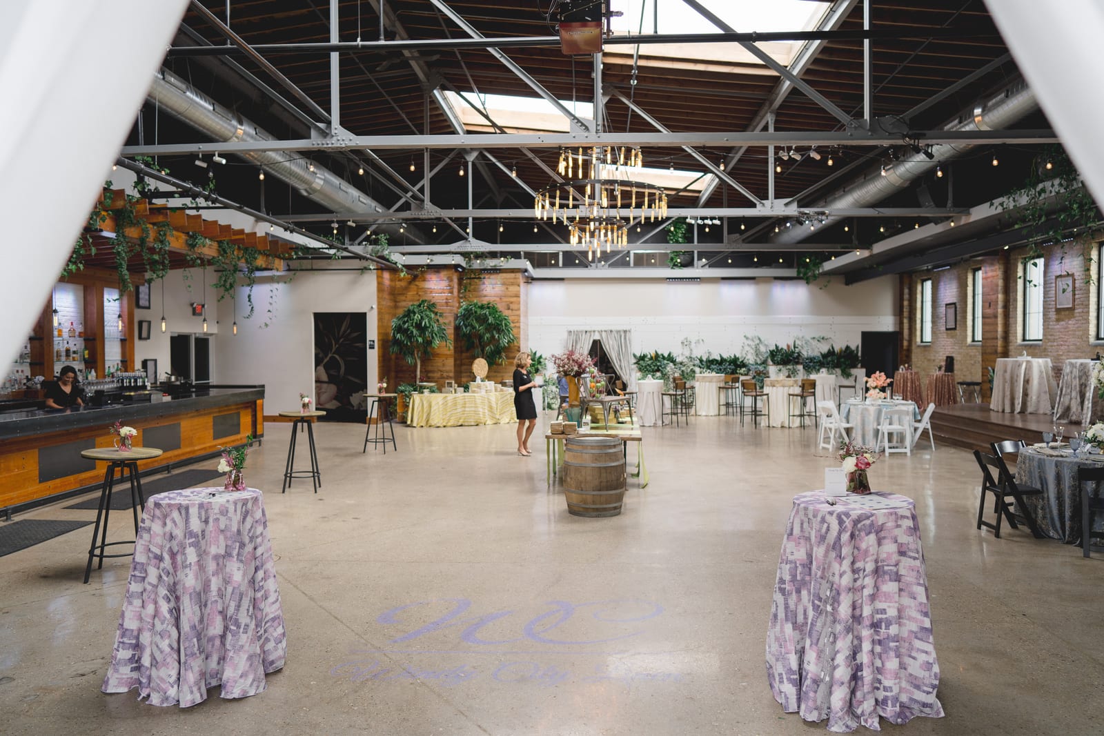 Brushstrokes at a Windy City Linen event