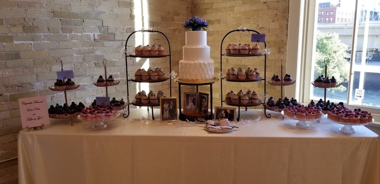 Cairns at a Windy City Linen event