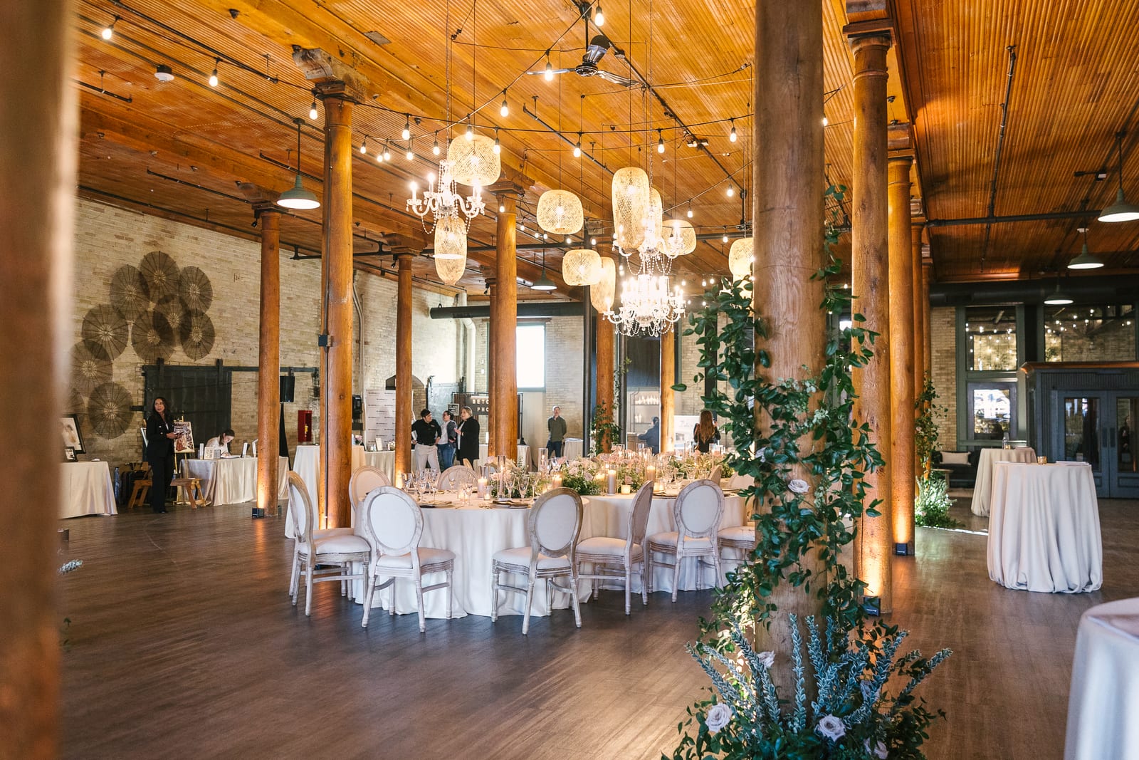Serenity Driftwood at a Windy City Linen event