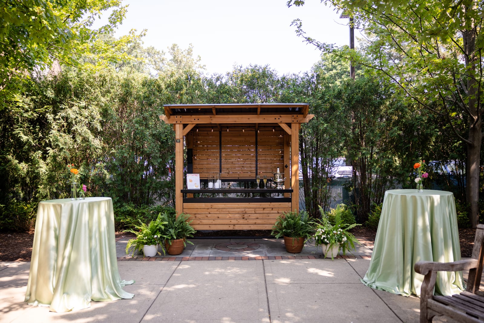 Hampton Botanical Apple at a Windy City Linen event