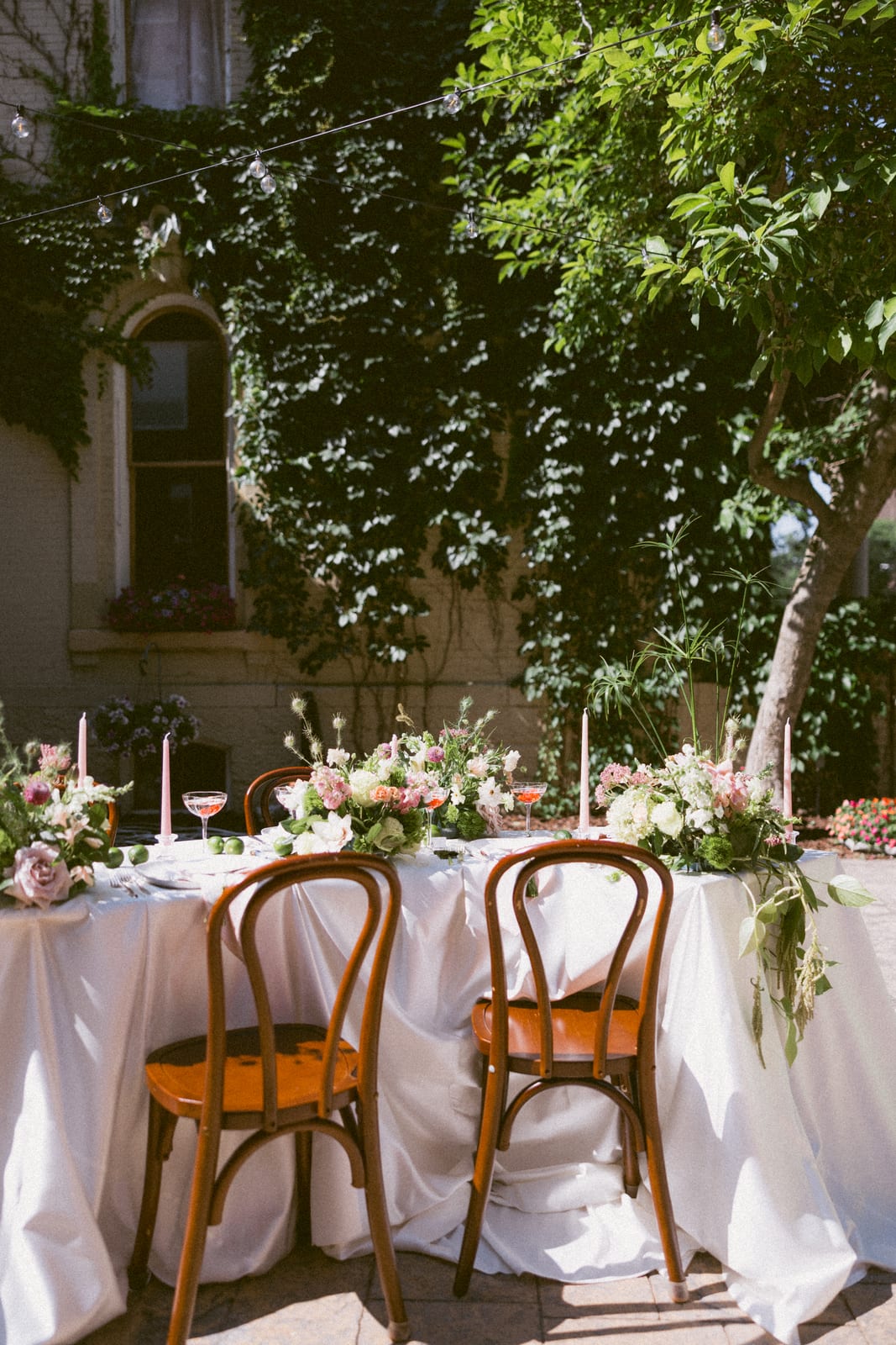 Velvet Ivory at a Windy City Linen event