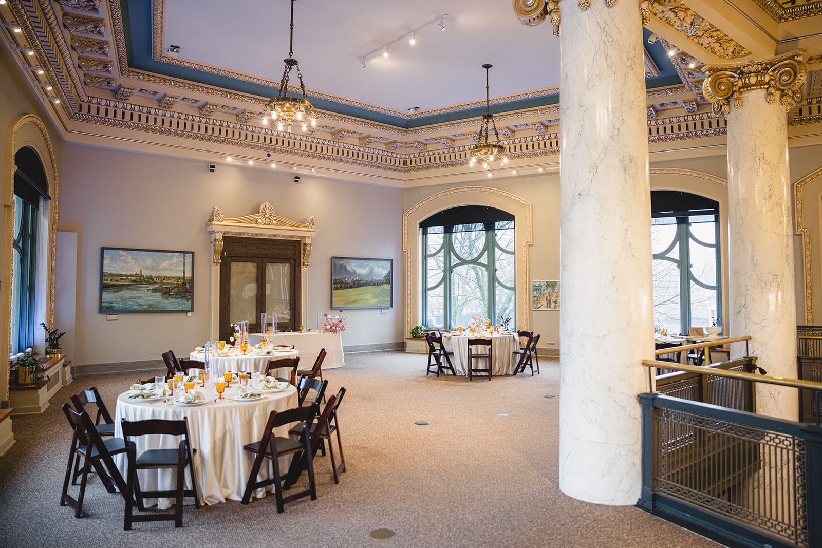 Velvet Ivory at a Windy City Linen event