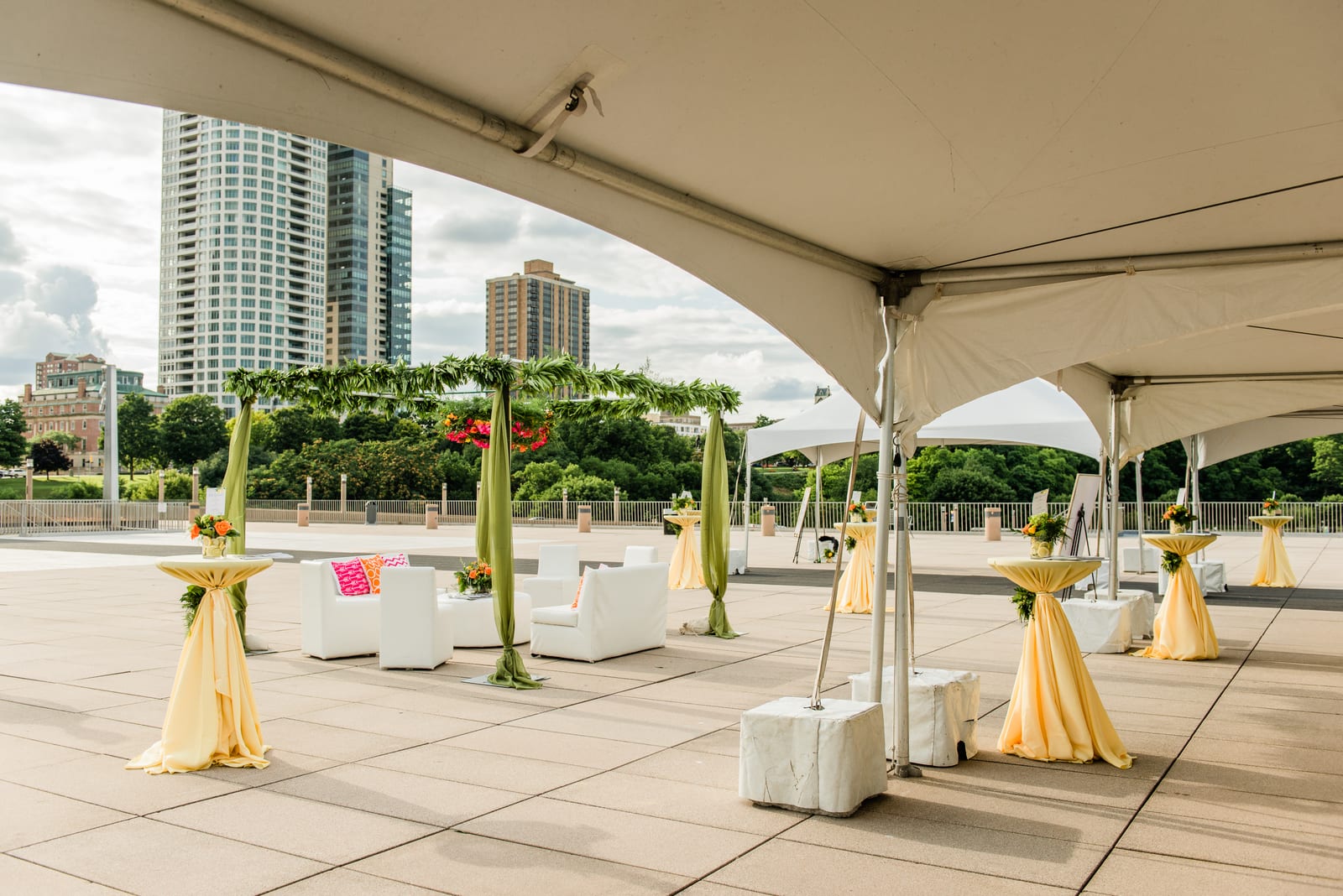 Classic Solid Maize at a Windy City Linen event