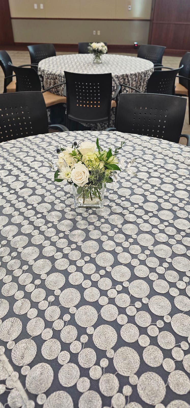Concentric Silver at a Windy City Linen event