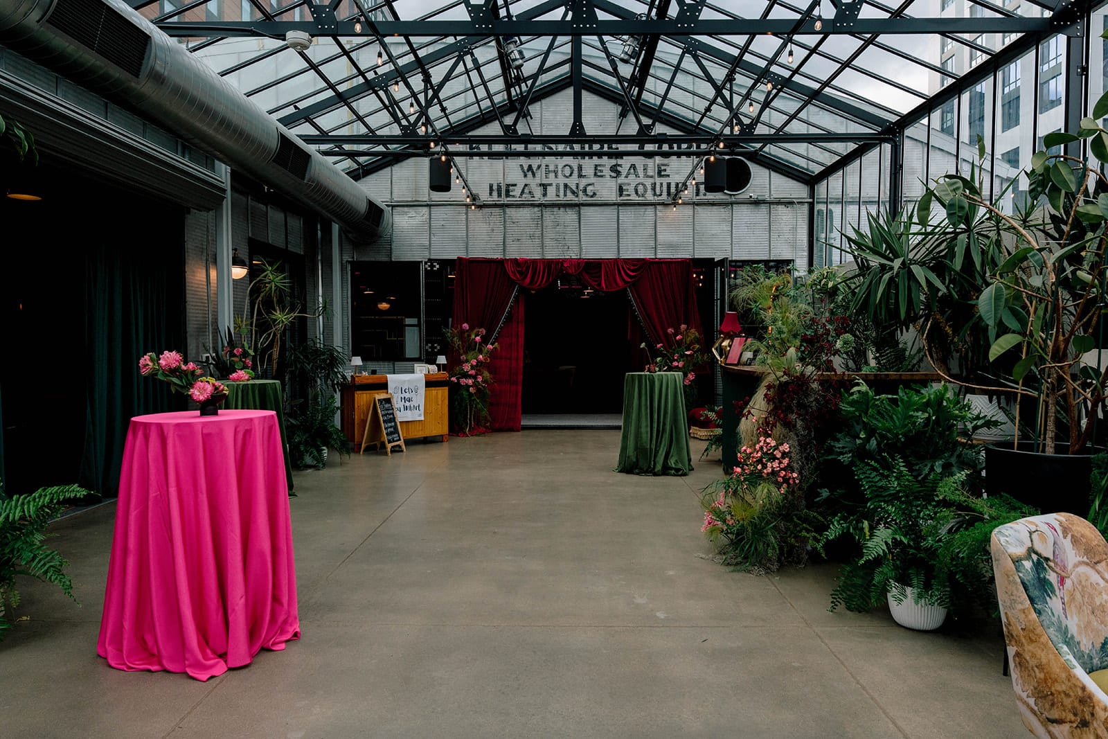 Bengaline Cerise Pink (Limited) at a Windy City Linen event